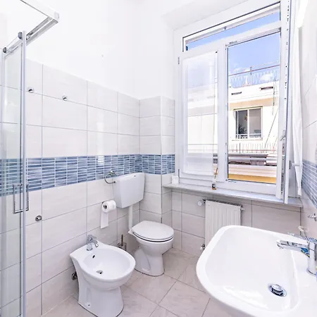 Galia Roomsself Check In H24 * Genoa