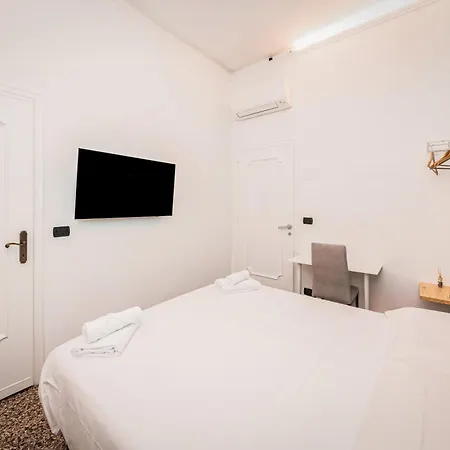 Galia Roomsself Check In H24 * Genoa